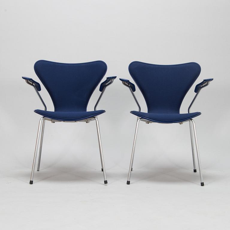Arne Jacobsen, tuoleja 3+1, "Sjuan", Fritz Hansen, Tanska,1999-2001.