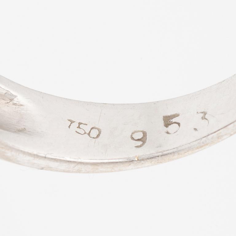 Ring 18K white gold with yellow sapphire.