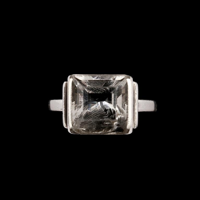 RING, sterlingsilver med fasettslipd bergkristall Wiwen Nilsson, Lund, 1958. Vikt 6 g.