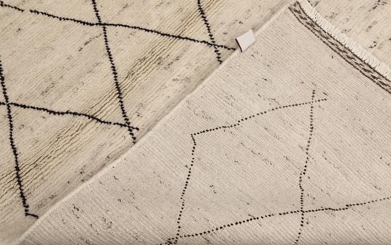 A Moroccan rug, approx. 174 x 112 cm.