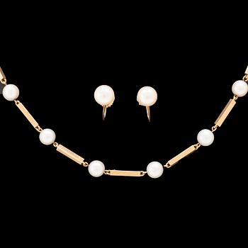 A set of 18K gold necklace and earrings with cultured pearls.