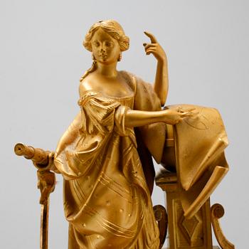 A table clock fron the latter half of the 20th century.