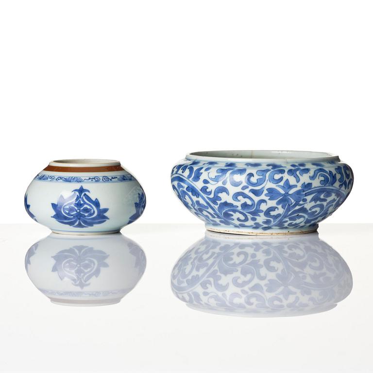 Two blue and white brush washers, Qing dynasty, Kangxi (1662-1722).