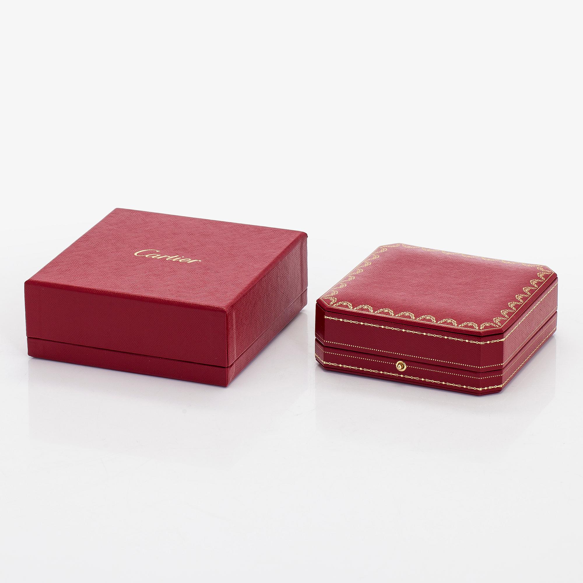 Cartier, an 18K gold 'Trinity Pendant' necklace with brilliant-cut diamonds.