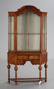 VITRINSKÅP, rokokostil.