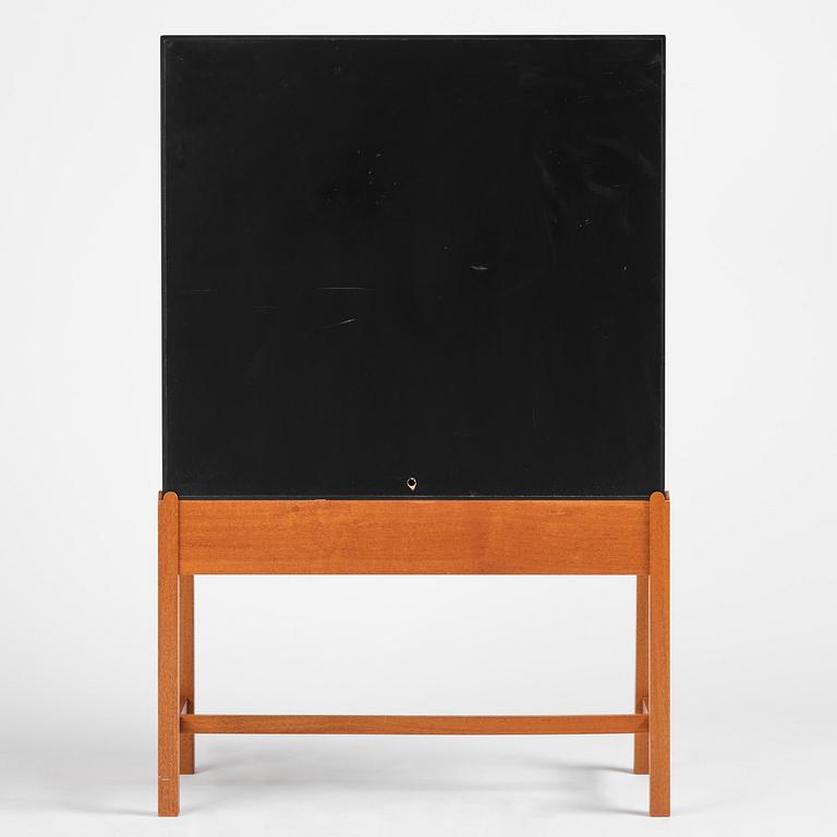 Josef Frank, skåp, modell 2192, "Wellpappskåpet", Firma Svenskt Tenn,