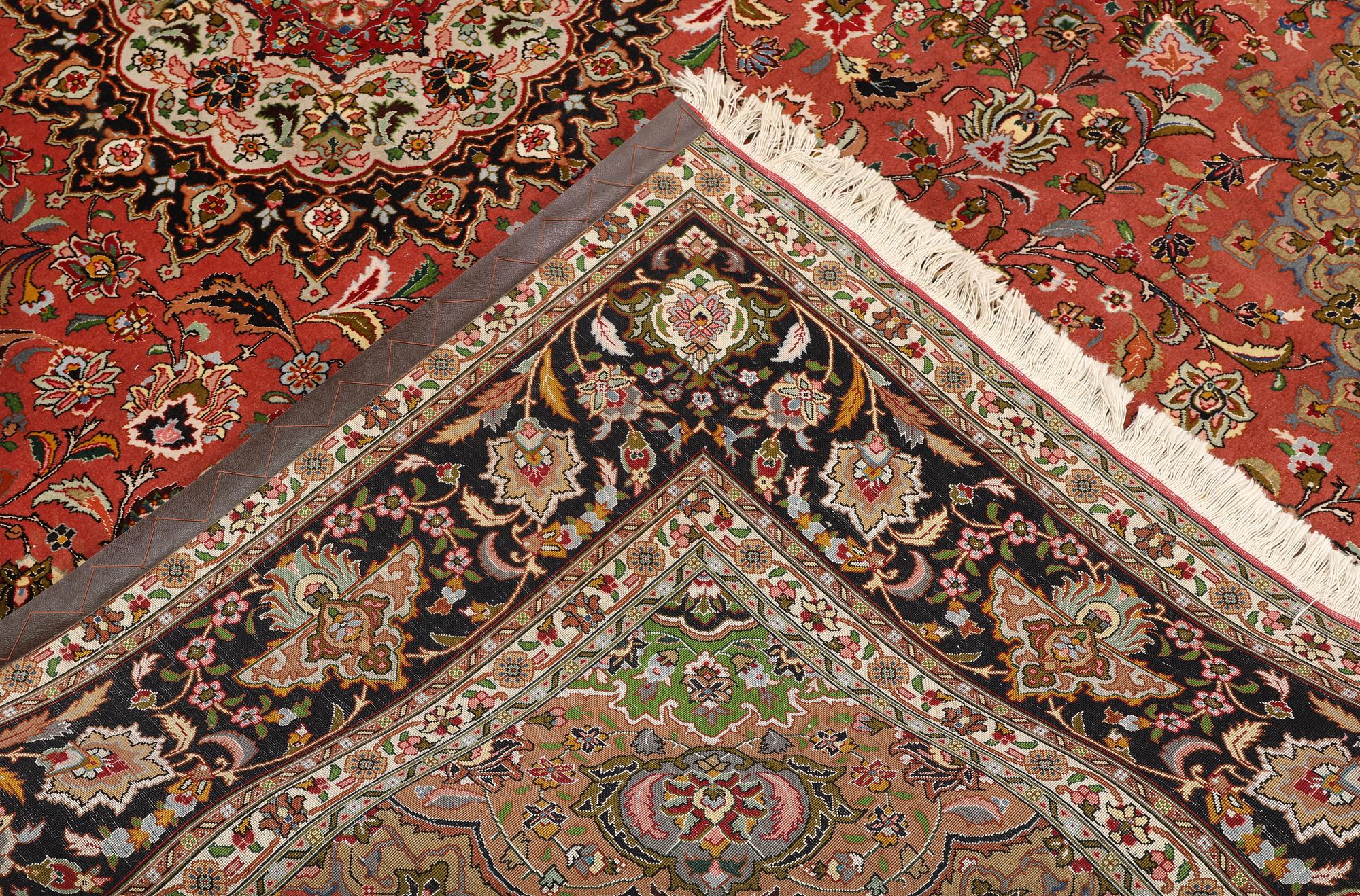 A part silk Tabriz carpet, approx. 50 Raj, 292 x 202 cm.