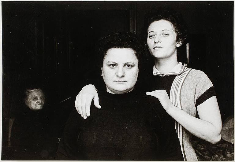 OLIKA KONSTNÄRER, 3 st, vintage silvergelatinfotografier uppfodrade på papper, ur FOTOMAPP: "Fotokonst 1958".