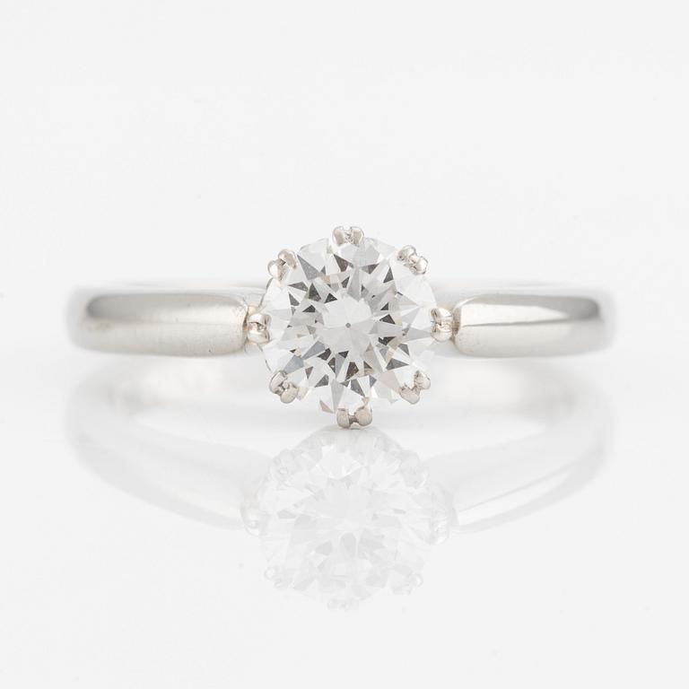 Ring, platinum with brilliant-cut diamond.