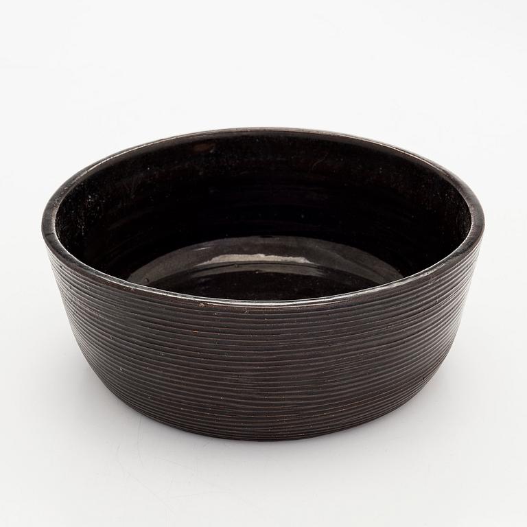 Marita Lybeck, A ceramic bowl, signed ML.
