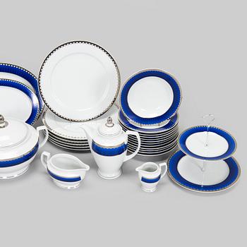 Sigvard Bernadotte, servidelar, 57 delar, porslin, "Marianne Royal Blue", Christineholm, Millenniumserien 2000.