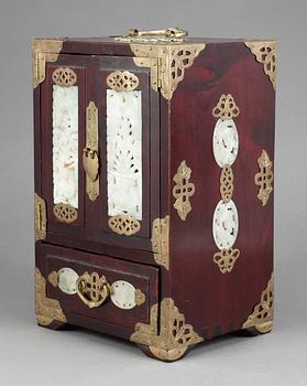 MINIATYRSKÅP, Kina, 1900-talets mitt.