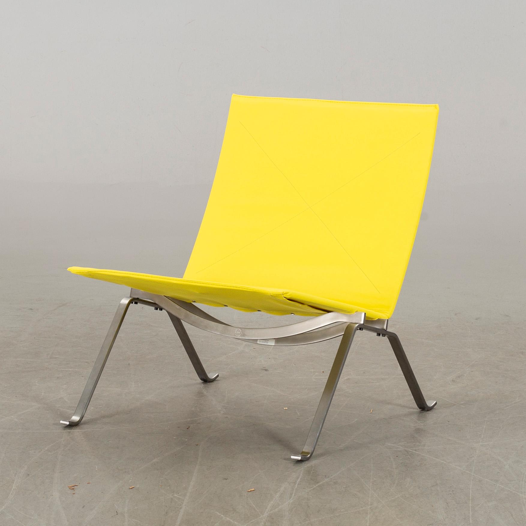 A POUL KJAERHOLM "PK-22" LOUNGE CHAIR BY FRITZ HANSEN 2006.