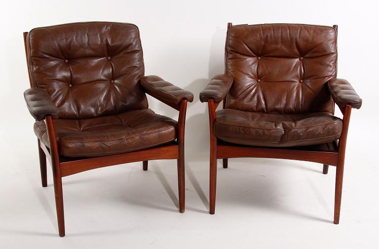 FÅTÖLJER, ett par, 1960/70-tal.