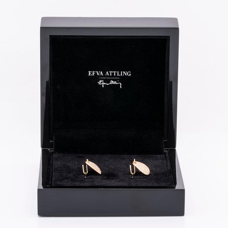 Efva Attling earrings 18K gold with brilliant-cut diamonds 0,64 ct in total inscribed, height approx 4 cm, hook fitting.