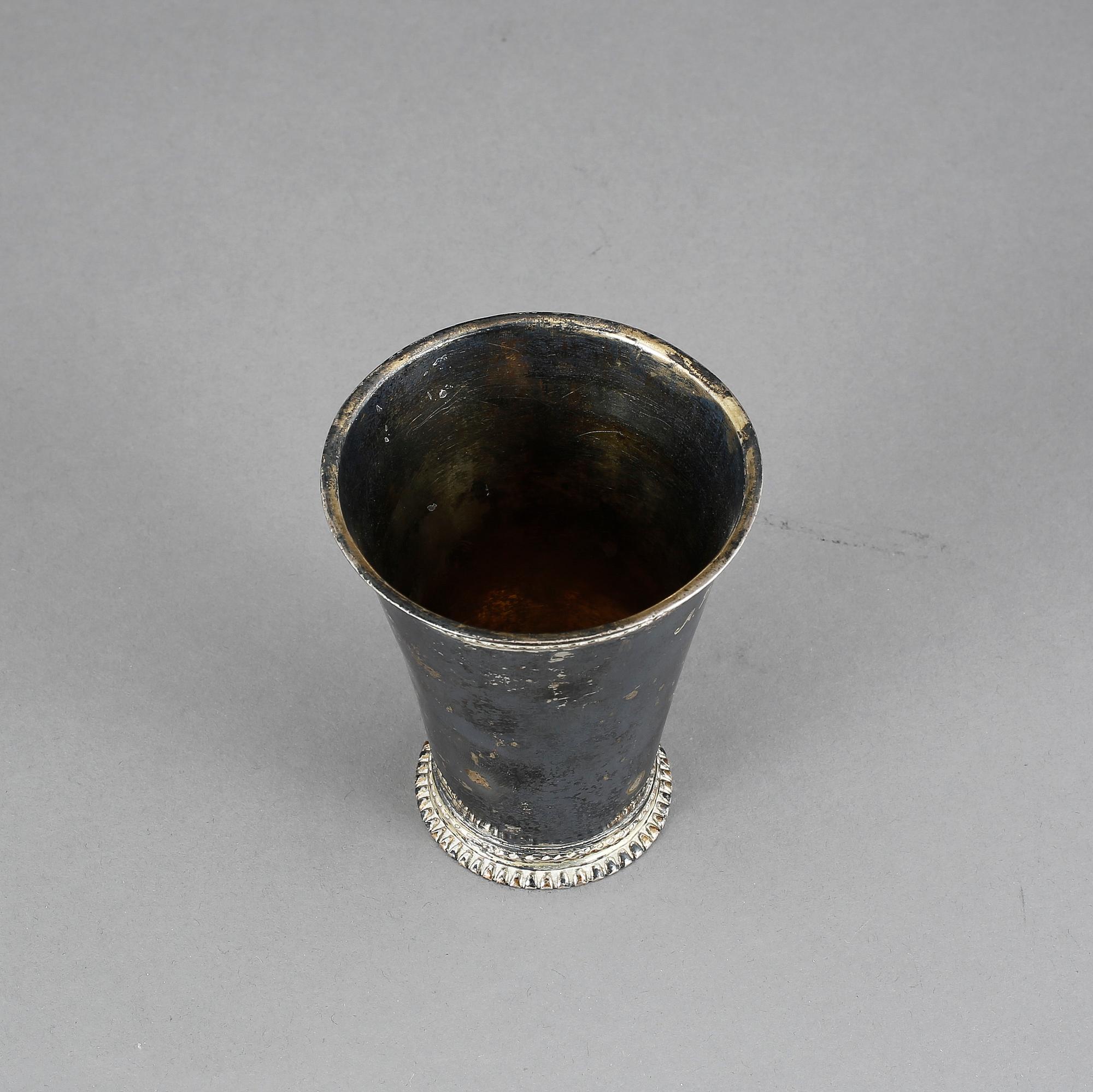 BÄGARE, silver, oidentifierad smed BM, Stockholm, 1714. Vikt ca 111 gram.