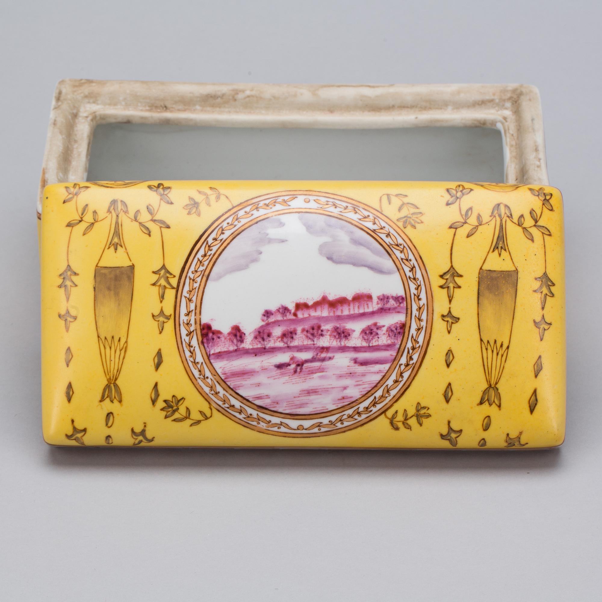 ASK MED LOCK, porslin, Kina, 1900-tal.