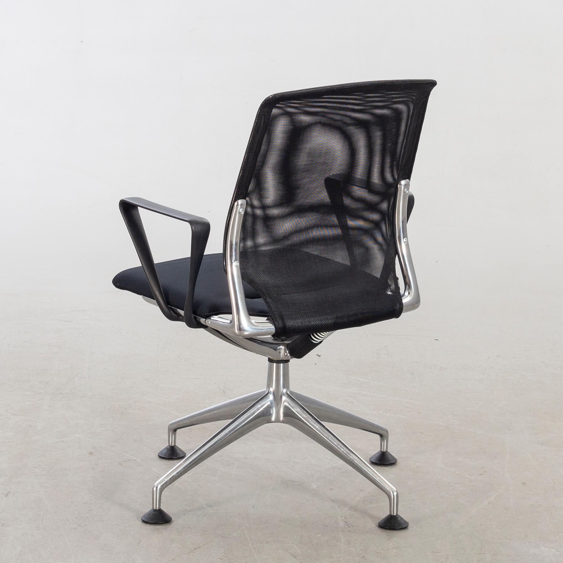 ALBERTO MEDA, Meda Conference Chair for Vitra. Model designed in 1998.