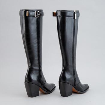 Chloé, a pair of black leather 'Serina' boots, size 36½.
