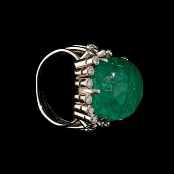 A cabochon cut emerald and diamond, 0.42 ct, ring.