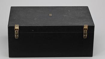 BESTICKSERVIS i SCHATULL, 89 delar, silver, "Svensk spetsig", olika tillverkare, bla Tork i Stockholm. Tot ca 3400 gram.