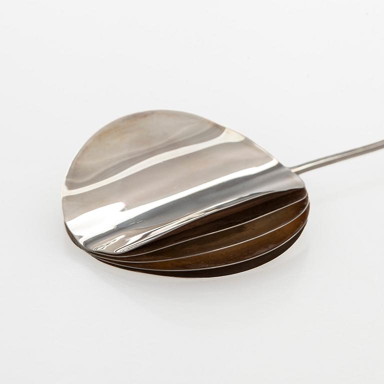 Mirjam Salminen, halssmycke, silver, Kaunis Koru, Helsingfors 1972.
