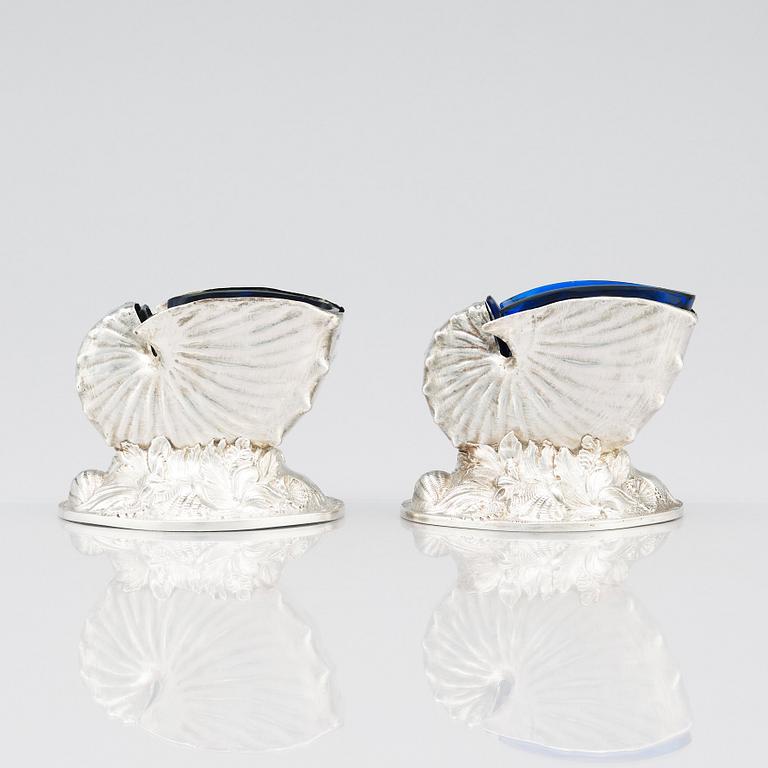 A pair of English silver salt-cellars/Condiments set, marks of Benjamin Preston, London 1838-39.