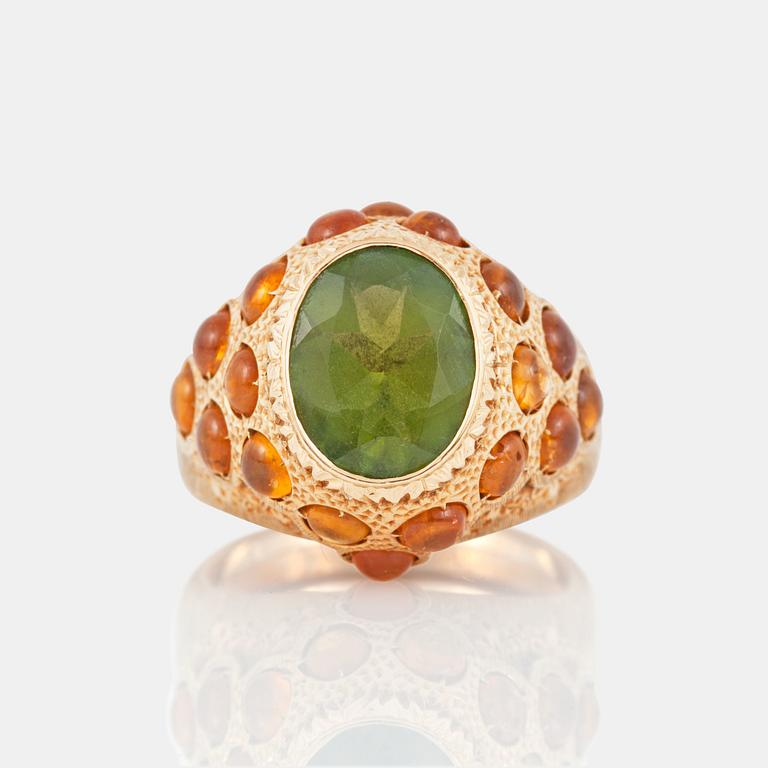 A circa 2.80 ct peridot and yellow sapphire ring. Signed M. Buccellati.