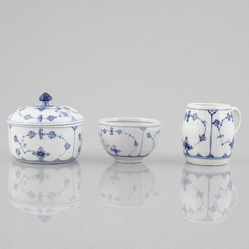 'Blue Fluted plain/rifflet' / 'Musselmalet' sugar bowl with cover, mustard pot and a bowl, Royal Copenhagen, 1898-1923.