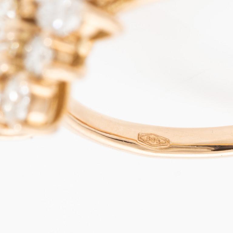 Ring 14K roséguld i form av blomma med briljantslipade och markisslipade diamanter.