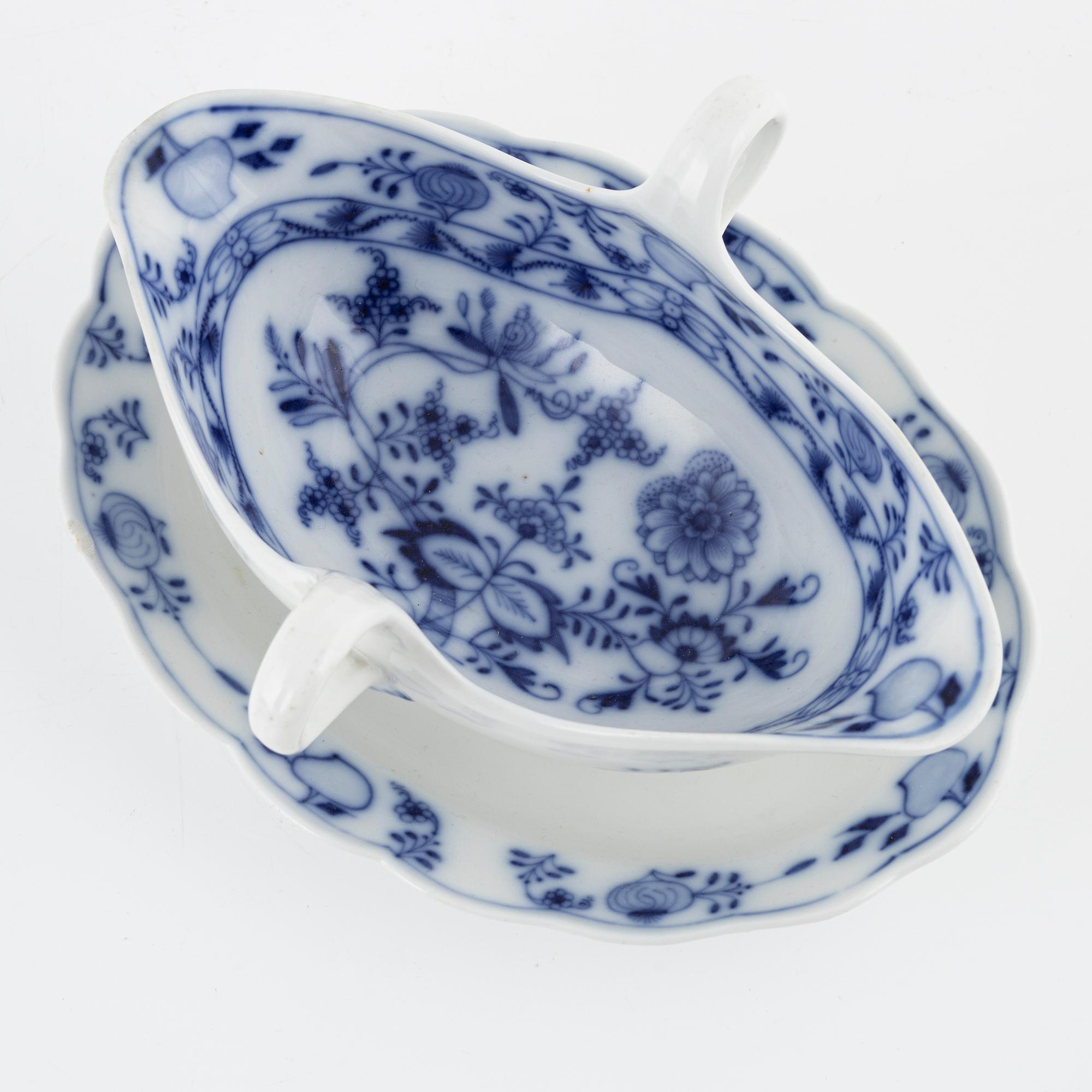 A 33-piece porcelain dinner service, "Ziebelmunter", mostly STadt Meissen, Germany.