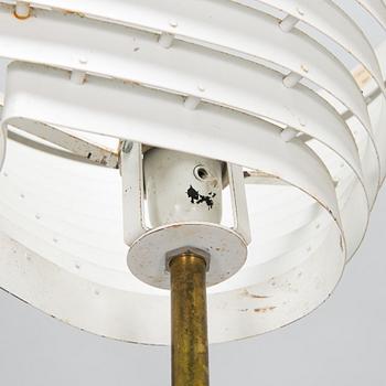 Alvar Aalto, 'Angel wing'  floor light model A 805, manufactured by Valaisinpaja Oy, late 20th century.