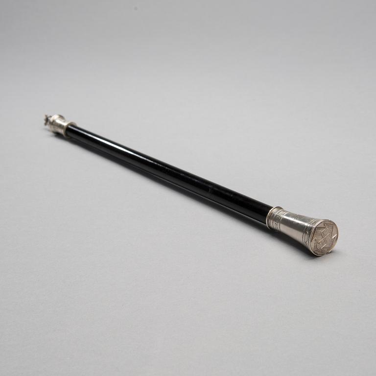 TAKTPINNE, ädelträ med silverbeslag, finska kontrollstämplar 1896.