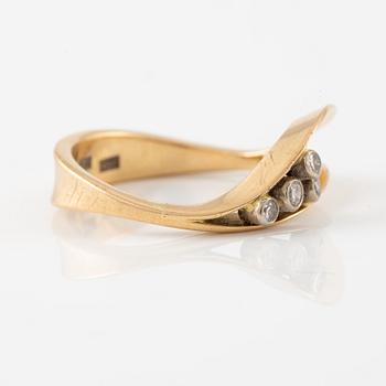 Jan Brunk, ring, 18K gold with brilliant-cut diamonds.