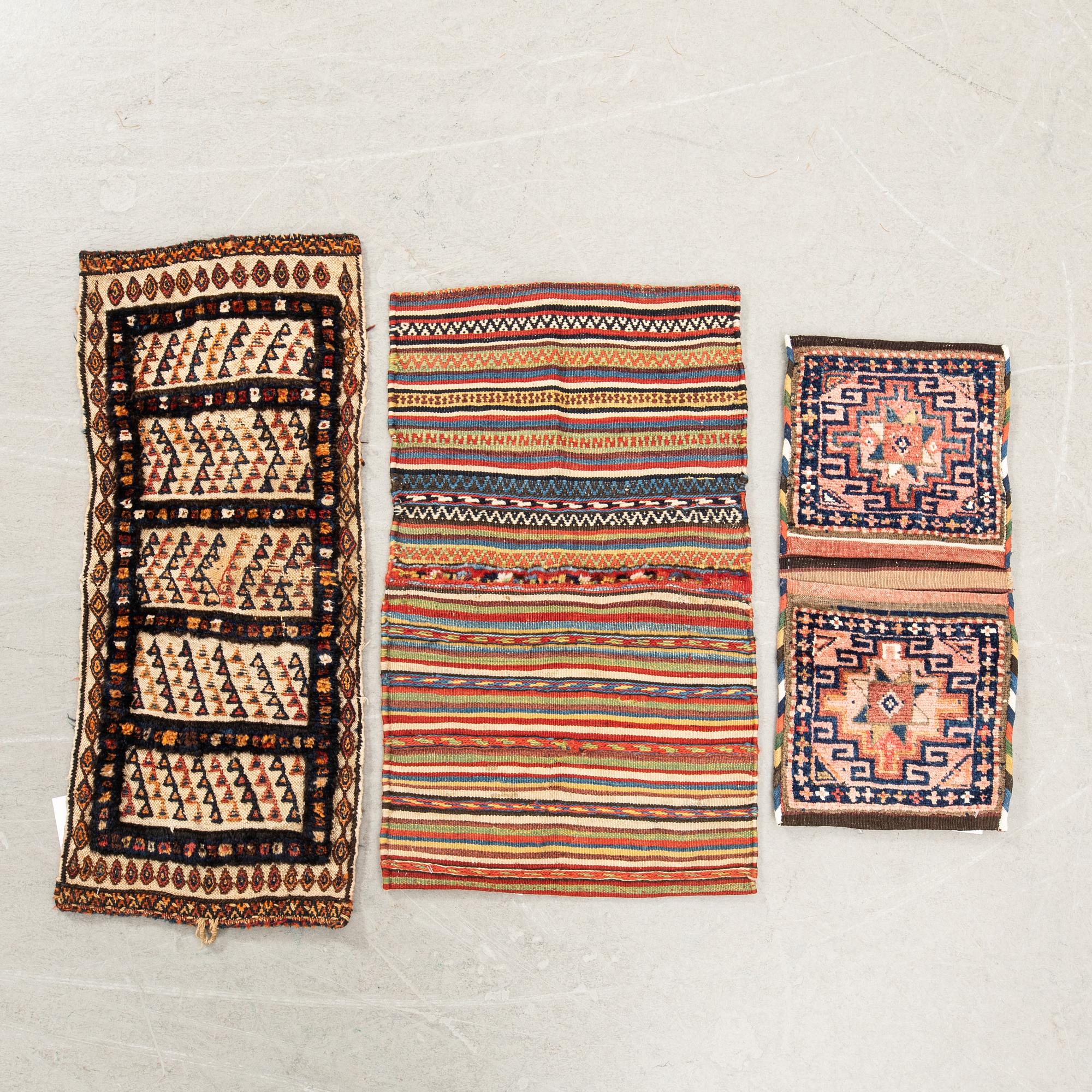 Väskor Khorjin 3 st, Kurdistan, Bachtiari, Kashgai semiantika/antika ca 69x43 cm, 78x33 cm och 56x27 cm.