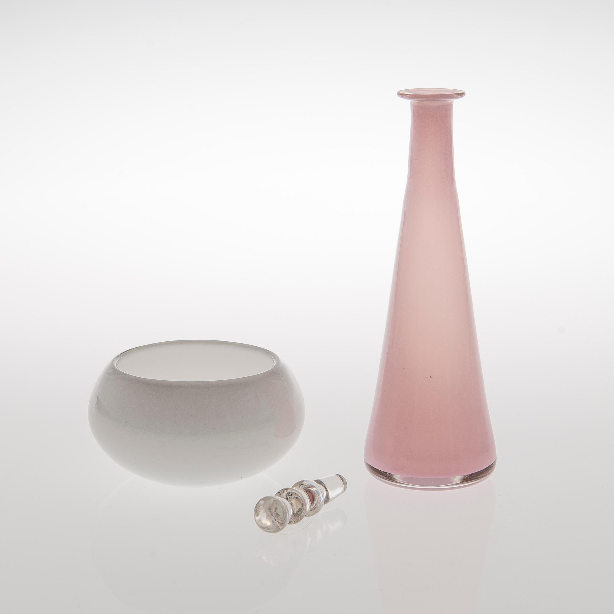 NANNY STILL, TULPALLINEN PULLO, "Tzarina", ja KULHO, lasia, signeeratut Nanny Still, Riihimäen Lasi Oy.