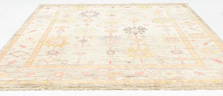 A  west Persian carpet of "Arts and Crafts design, 21 century, c 347 x 286 cm.