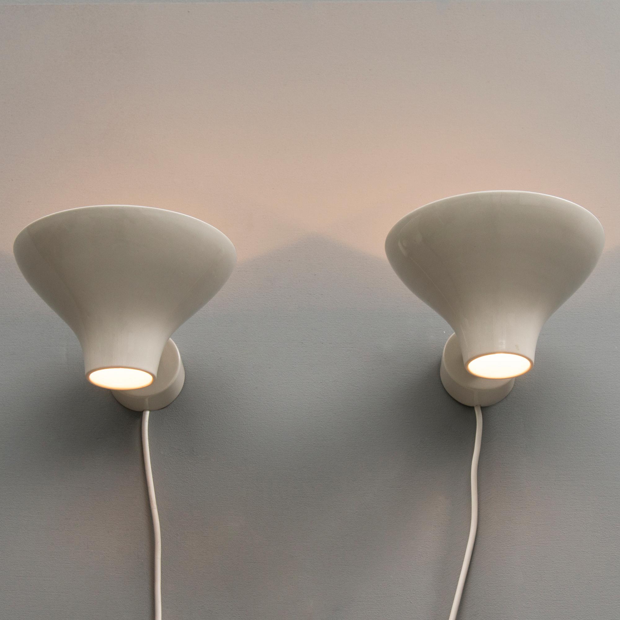 JUKKA KORPIHETE, vägglamppor, ett par, tillverkare Byrolights, 2006.