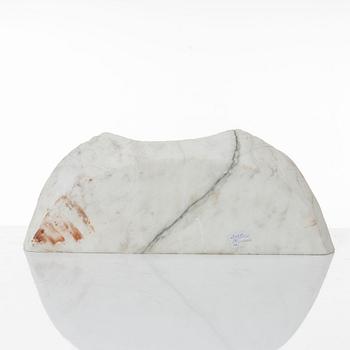 Antique-style bust, Carrara marble, 20th century.