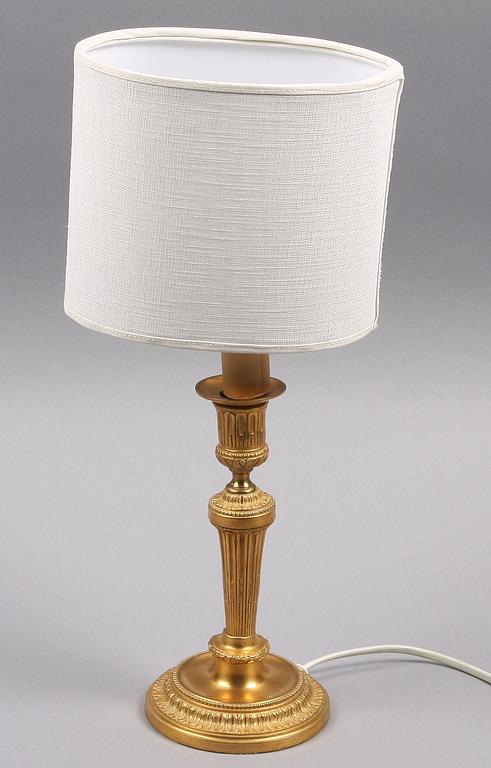 BORDSLAMPA, mässing, Louis XVI-stil. 1900-tal.