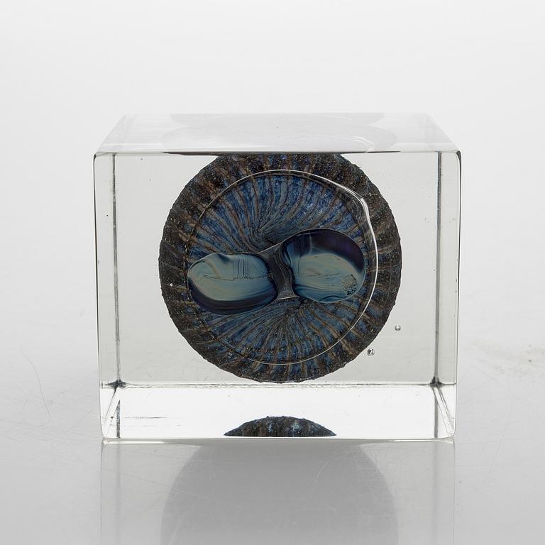Oiva Toikka, annual glass cube 1980, signed Oiva Toikka Nuutajärvi 1980, 37/1000.