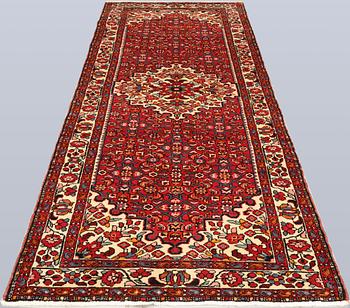 Käytävämatto,  Bakhtiari, n. 294 x 108 cm.