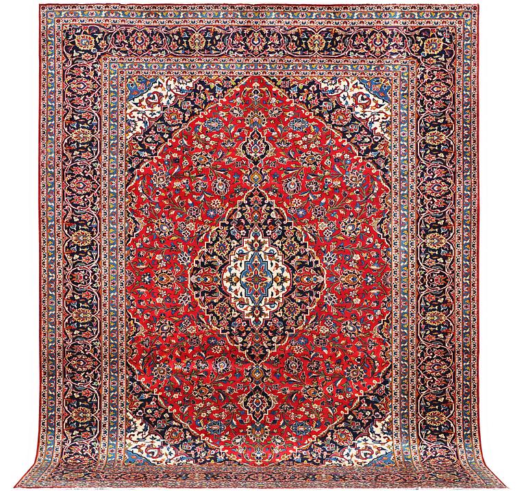 A carpet, Kashan, ca 373 x 282 cm.