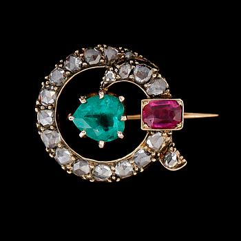 BROSCH, 14 k guld, rubin, smaragd och rosenslipade diamanter. Vikt ca 6,6 g.