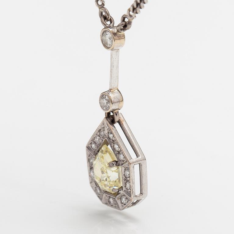 Halsband, 14K och 18K vitguld, empress-slipad diamant ca 1.14 ct och briljantslipade diamanter ca 0.24 ct tot.