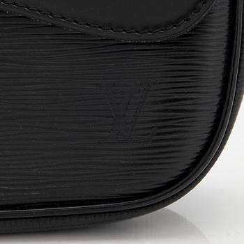 Louis Vuitton, a 'Pochette Montaigne' bag.