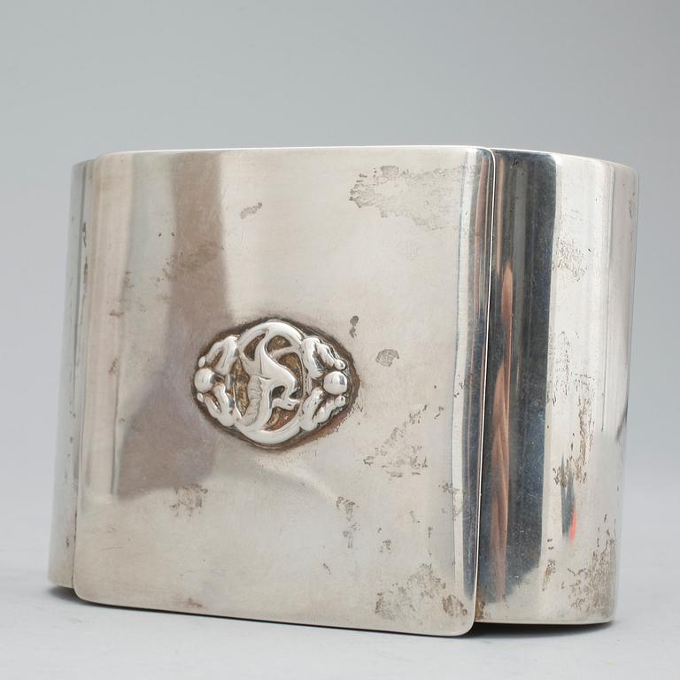 DOSA, sterlingsilver, 1900-talets andra hälft. Vikt ca 230 gram.