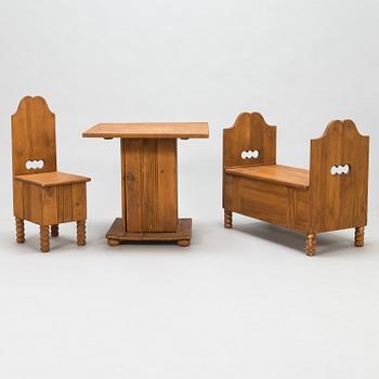 Eliel Saarinen, 3-piece nursery furniture set 'Elsa' for Oy Stockmann Ab, Keravan puusepäntehdas, Finland 1918.