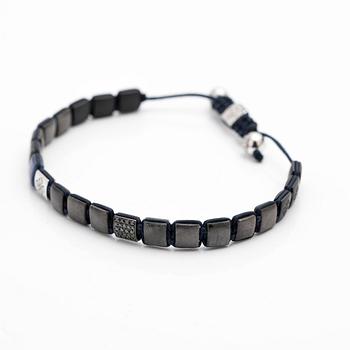 Shamballa armband av 18K guld, safirer och diamanter.