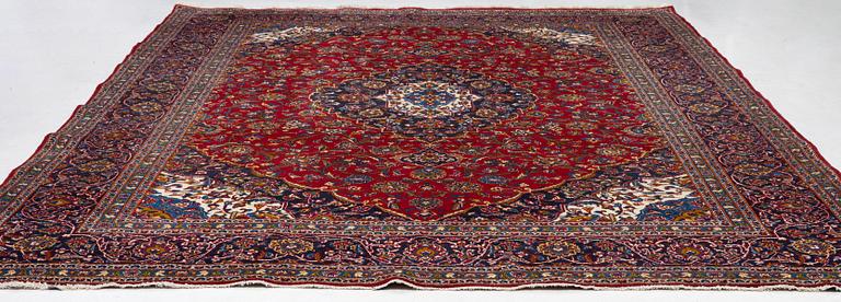 An Oriental carpet, c. 396 x 300 cm.